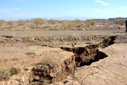 کارشناس محیط زیست :اگر پدیده فرونشست زمین ادامه پیدا کند ایران به منطقه غیرقابل سکونت تبدیل میشود