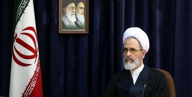  آیت الله علیرضا اعرافی:دشمن دستاورد های انقلاب را زیرسوال میبرد