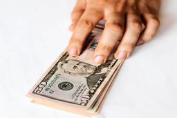 پوند انگلیس چند؟