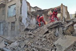 ریزش ساختمان ۴ طبقه و دو فوتی