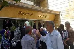 تصاویر تجمع مال‌ باختگان صندوق امانات بانک ملی؛ اموالمان را برگردانید