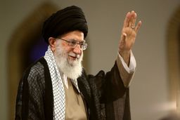 امام خامنه‌ای: نماز جمعه فریضه صد در صد استثنایی است