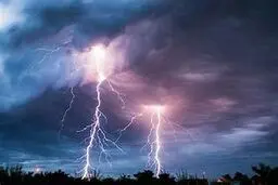 مرگ دو خوزستانی بر اثر صاعقه