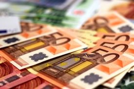 دلار و یورو چند؟