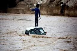 توصیه هایی که باید قبل و حین وقوع سیل بدانید