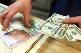 دلار و یورو چند؟