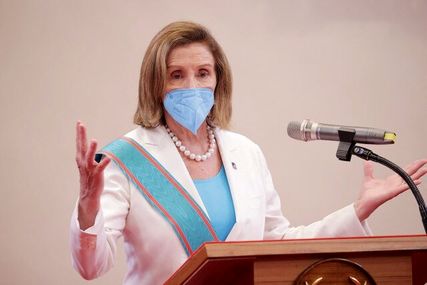 پلوسی از مرز دو کره بازدید می‌کند