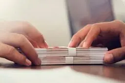به اقشار ضعیف در پرداخت اقساط کمک میشود