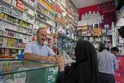 سخنگوی دولت: قیمت دارو برای مصرف‌کننده ثابت می‌ماند