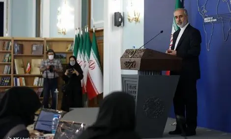 به صورت قطعی و جدی ارتباط ضارب سلمان رشدی با ایران را تکذیب می‌کنیم