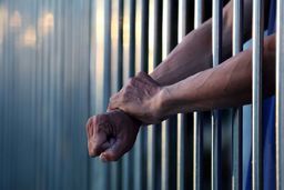 در خواست پسری که به خاطر مواد پدرش راکشته بود