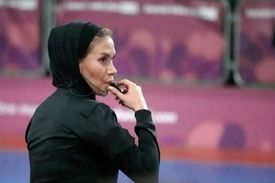 فیفا : داوران زن هم باید برای بازی مردان در ایران قضاوت کنند