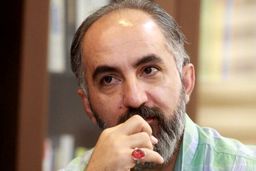 اگر فرزند به خارج رفت، پدر هم برود!