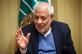 بعد از انقلاب حجاب اجباری نشد، قانونی شد!