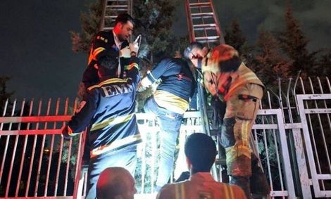 مرد میانسال در میدان آزادی دچار حادثه عجیب شد!