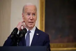 بایدن به اعضای کنگره: نامزد انتخابات می‌مانم
