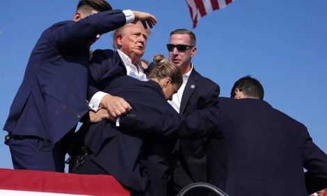 ترور ناموفق ترامپ؟ / از گوش ترامپ خون جاری شد