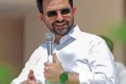 آذری جهرمی: تروریست کت و شلوار پوش طعم ترور را چشید!