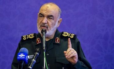 جوانان فریب خورده! بدانید تعدادتان اندک است؛ یونیفرم و لباس آمریکا را از تن خود بیرون بیاورید