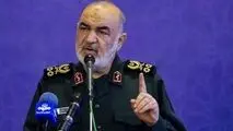 جوانان فریب خورده! بدانید تعدادتان اندک است؛ یونیفرم و لباس آمریکا را از تن خود بیرون بیاورید