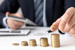 در سال ۱۴۰۲ درآمد هر ایرانی ۸۰ درصد سال ۹۰ شد