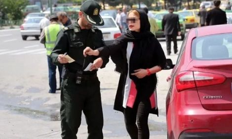 نوروزی، حقوقدان: قانون حجاب پایه‌های شرعی و حقوقی ندارد، فقط یک قدرت‌نمایی سیاسی توسط یک اقلیت سیاسی بسیار کوچک است که قصد دارد تفکرات خودش را به جمعیت ۸۰ میلیون نفری تحمیل کند