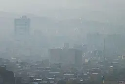 آخانی، کارشناس محیط زیست: جز توسعه حمل و نقل عمومی هیچ راهی برای حل مسئله آلودگی هوا وجود ندارد