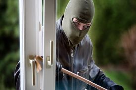 عاقبت تلخ دعوت دختر طراح به خانه/ راز دخترانی که لباس مردانه می‌پوشیدند برملا شد