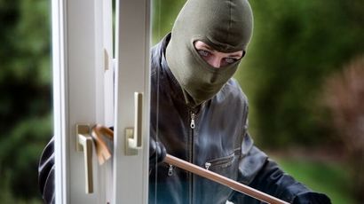 عاقبت تلخ دعوت دختر طراح به خانه/ راز دخترانی که لباس مردانه می‌پوشیدند برملا شد