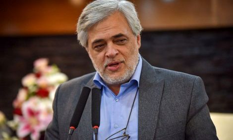 محمد مهاجری: اینکه فردی، که نمی‌دانم نماینده چند درصدی مجلس است، به متن کتابی چیزی اضافه کند و تفسیری نادرست و دروغین ارائه دهد، رفتاری ناپسند و زشت است/ سیستم‌های امنیتی و انتظامی نباید برخوردهای گزینشی داشته باشند