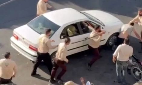 نوروزی، حقوقدان: شهرداری‌ها گاه با ضرب‌وشتم و تخریب بساط دستفروشان مرتکب اعمال مجرمانه می‌شوند/ متاسفانه در ایران صاحبان قدرت عملاً مورد مواخذه قرار نمی‌گیرند