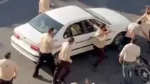 نوروزی، حقوقدان: شهرداری‌ها گاه با ضرب‌وشتم و تخریب بساط دستفروشان مرتکب اعمال مجرمانه می‌شوند/ متاسفانه در ایران صاحبان قدرت عملاً مورد مواخذه قرار نمی‌گیرند