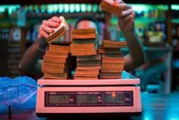 ارزش پول ونزوئلا تقریبا به صفر رسیده است