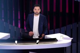 چرا اینقدر احسان علیخانی در برنامه “عصرجدید” حرف میزند؟