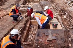 کشف تابوت سنگی قرون وسطایی در فرانسه