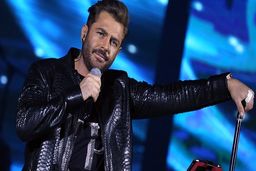 در روزگار ممنوع‌الکاری‌؛ پرخیده و گلزار و مدیری می‌فروشند