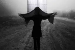 راضیه از زندگی برباد رفته می گوید! / شوهرم به بهانه تماشای فوتبال در خانه دوستانش چه کرد؟!