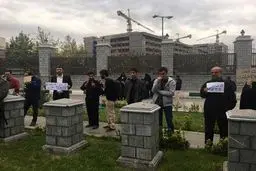 مخالفان CFT مقابل مجلس تجمع کردند + تصاویر