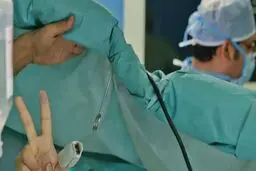 اولین جراحی پیشرفته مغز بدون بیهوشی+تصاویر