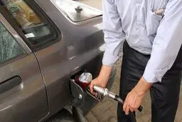 اعتراض شدید مجلس به پنهان‎کاری دولت / سهمیه‎بندی بنزین در سال ۹۸ منتفی می‌شود؟