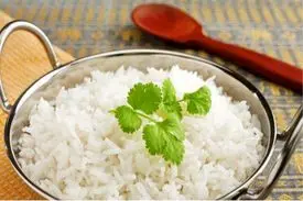 وزارت صنعت: ارز واردات برنج همچنان ۴.۲۰۰ تومان است / کمبودی در بازار وجود ندارد