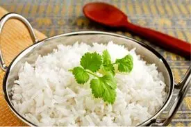 وزارت صنعت: ارز واردات برنج همچنان ۴.۲۰۰ تومان است / کمبودی در بازار وجود ندارد