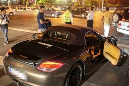 خودرو‌های لوکس زیر پای تازه به «دور‌دور» رسیده‌ها / واکاوی جمله‌ جنجالی دختر پورشه‌سوار که نمی‌توان از آن گذشت!