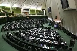 کاتب: چه اشکالی دارد زنان ما در ورزشگاه حضور یابند / محبی‌نیا: از امام حسن که دلسوزتر نیستیم