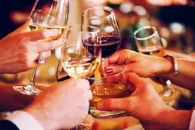 ماجرای سرو مشروب در مهمانی هدایتی!