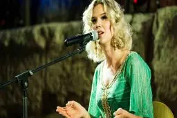 خواننده زن بریتانیایی در جزیره کیش دیپورت شد