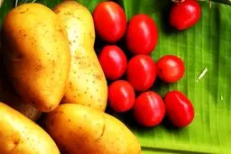 کاهش قیمت گوجه و سیب زمینی
