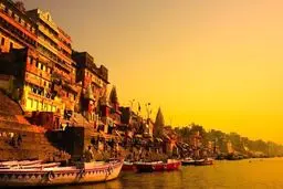 شهر عجیبی که مردم برای مُردن به آنجا سفر می‌کنند! +تصاویر