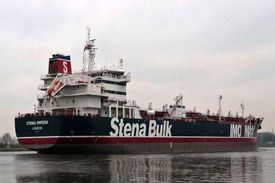 توقیف یک فروند نفتکش انگلیسی در تنگه هرمز توسط نیروی دریایی سپاه