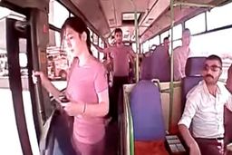رفتار عجیب دختر جوان در اتوبوس که به مرگش منتهی شد + فیلم
